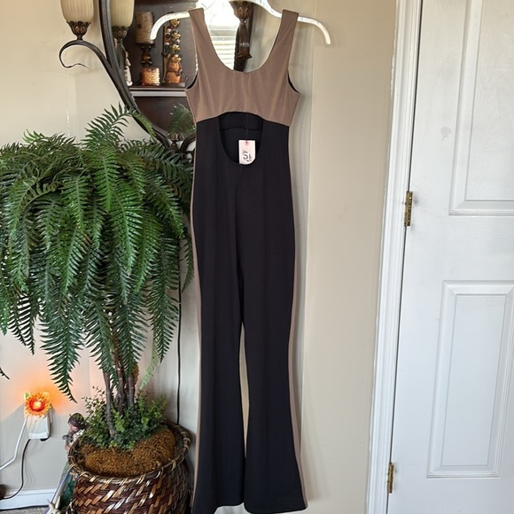 Brand New Sincerely Jules Active Black Tan Colorblock Pull-On Stretch Jumpsuit - Picture 7 of 14
